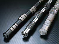 左から:完成品、研磨終了品、半製品(カム山未加工)